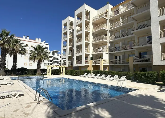 Wave - Shared Pool - 6 Guests -